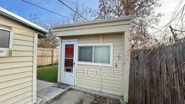 Building Photo - 1054 Wilson Ave S