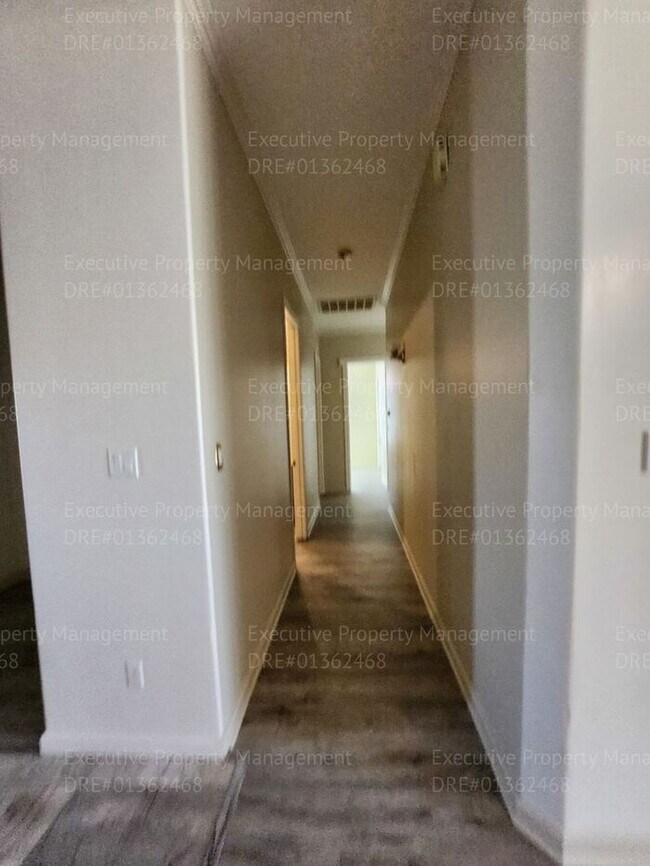Building Photo - 4 bedroom 3 FULL bath/ 3 CAR Garage.. 2418...