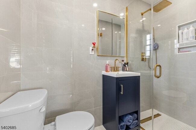 Building Photo - 48 Hobart Pl