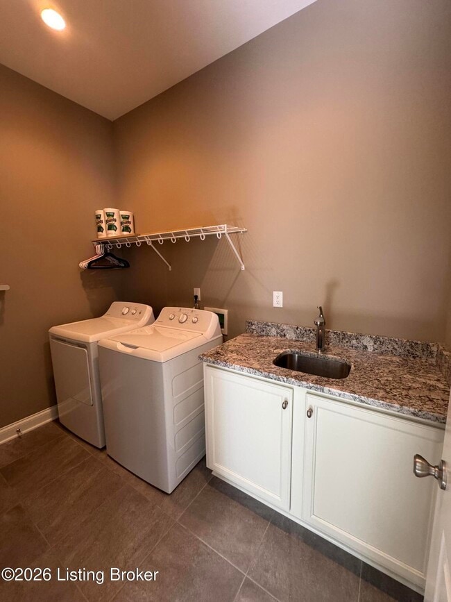 Building Photo - 6135 Mistflower Cir