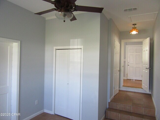 Building Photo - 304 Allen Ave
