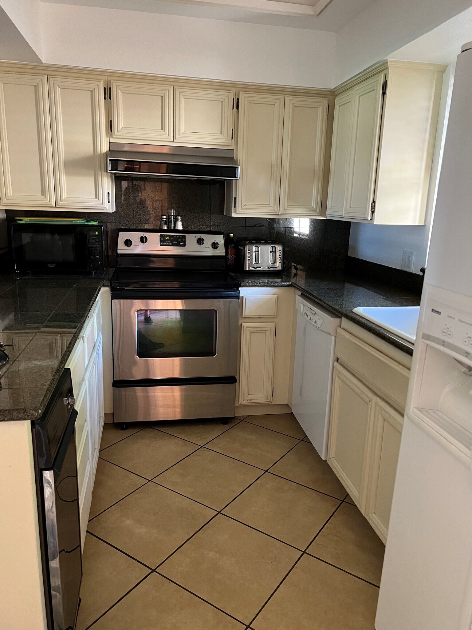 Building Photo - 6137 N 28th Pl