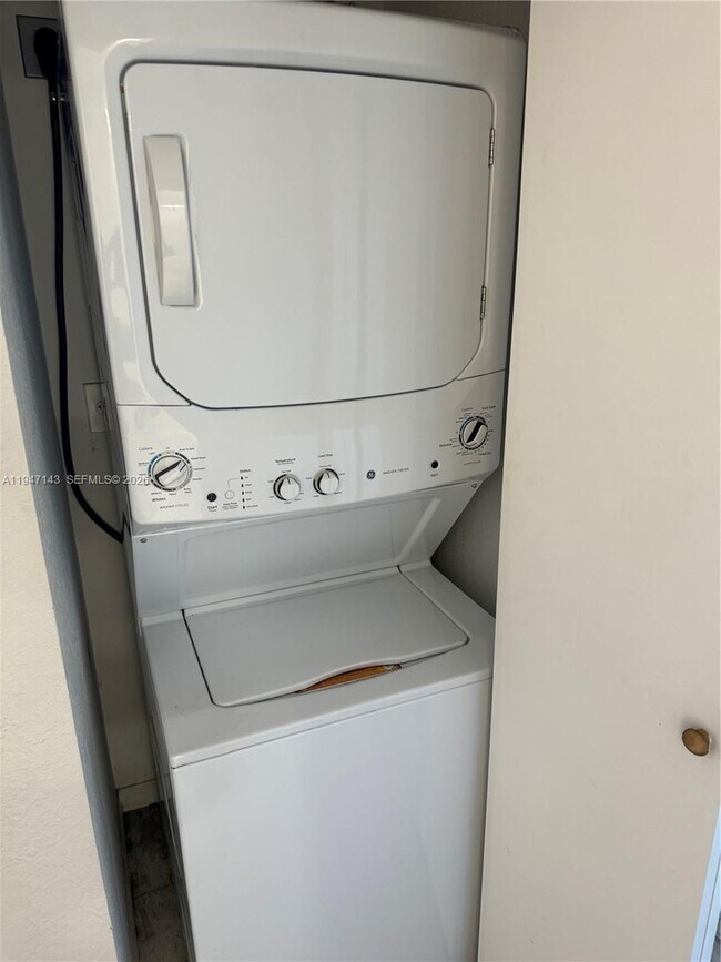 Building Photo - 36 NW 6th Ave