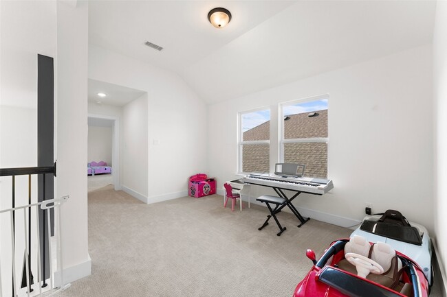 Building Photo - 1360 Chisos Wy