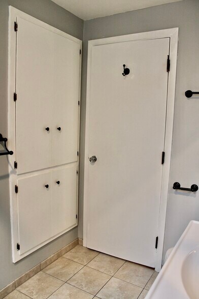 Upstairs Bathroom Storage - 3212 Poppleton Ave