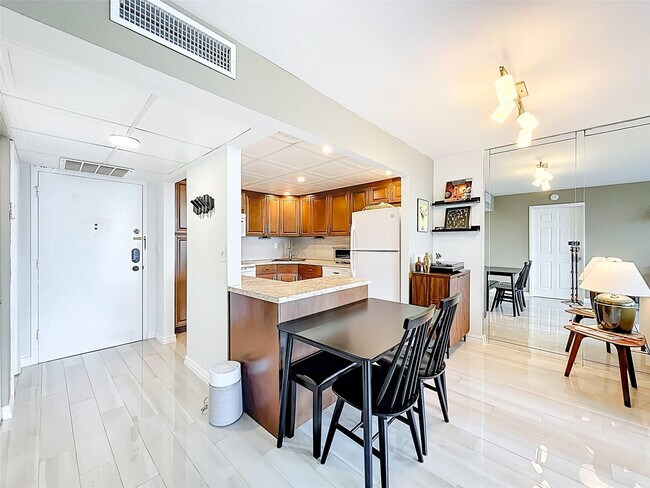 Building Photo - 2741 Taft St