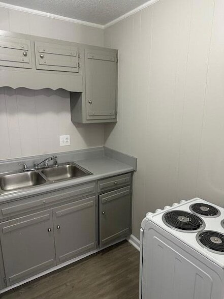 Building Photo - 711 20th St SE