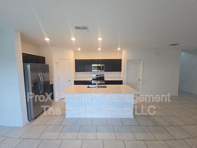 Building Photo - 633 Reggie Rd