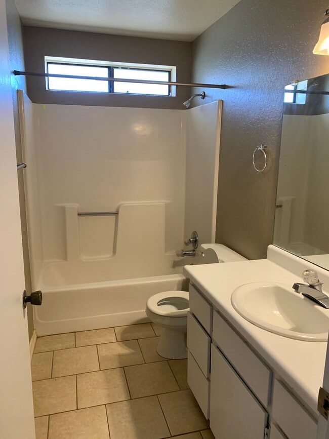 Building Photo - Beautiful Copperopolis Duplex!