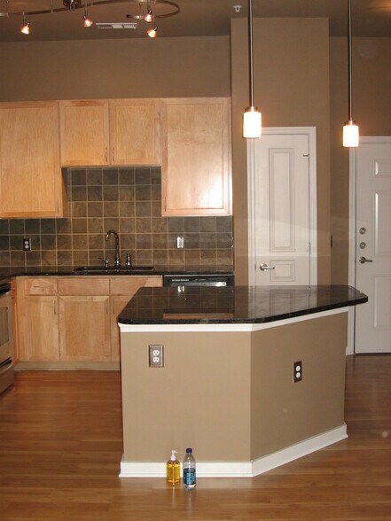 Building Photo - 3000 Vanderbilt Pl