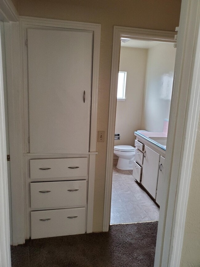 Building Photo - S526/528MR