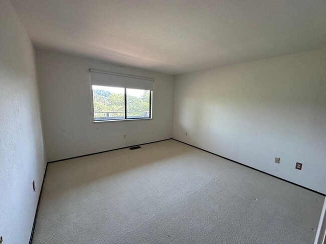 Building Photo - Expansive House in the Monclair Village, Q...