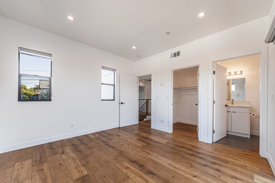 Building Photo - 705 N Benton Way