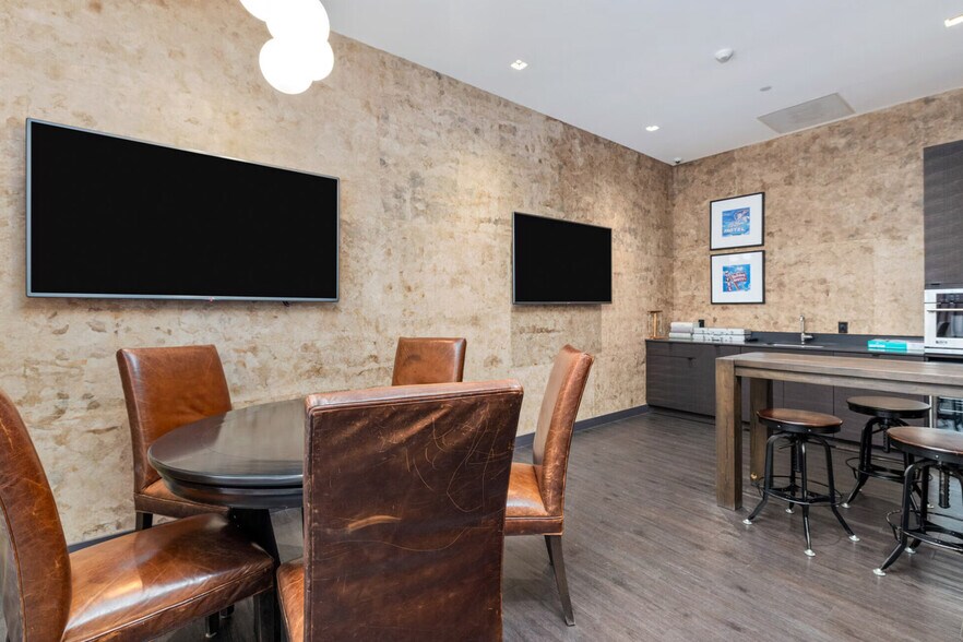 Building Photo - 1335 Boylston St