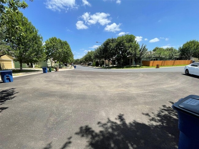 Building Photo - 3517 Bronco Bend Loop