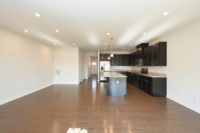 Building Photo - Rent to Own Option - Beautiful, like new 3BR/2.5BA townhouse in Goodlettsville