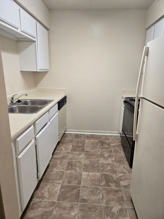 Building Photo - Charming 2 Bedroom, 1 Bath Apartment – Minutes from Nashville