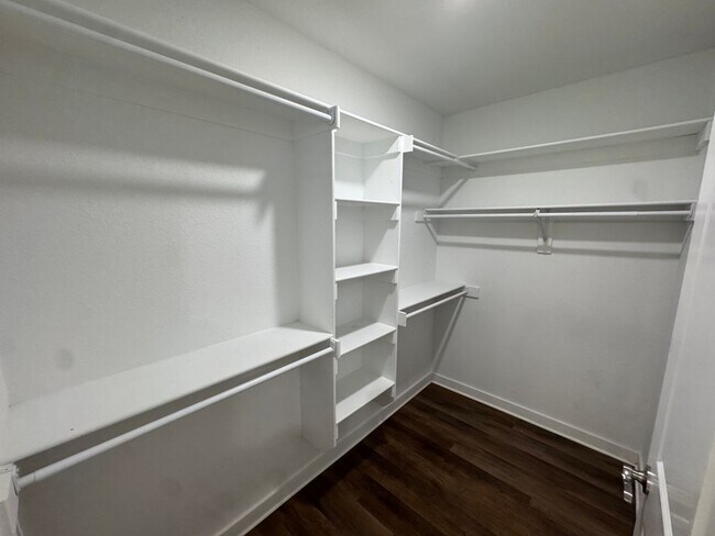 Building Photo - 4401 Havanna