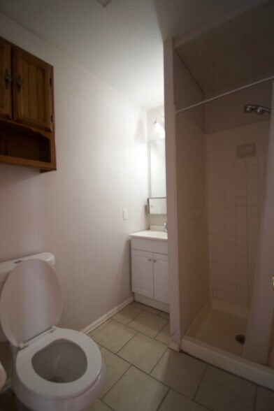 Building Photo - 255 Christiansen Ave, Unit B