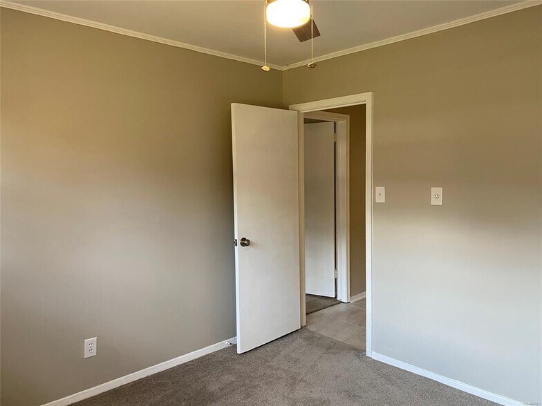Building Photo - 1717 Robison Hill Rd