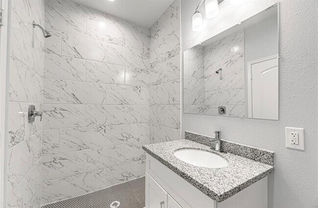 Building Photo - 8204 Moon Beam St