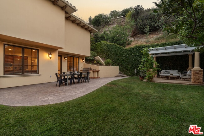 Building Photo - 3697 Benedict Canyon Ln