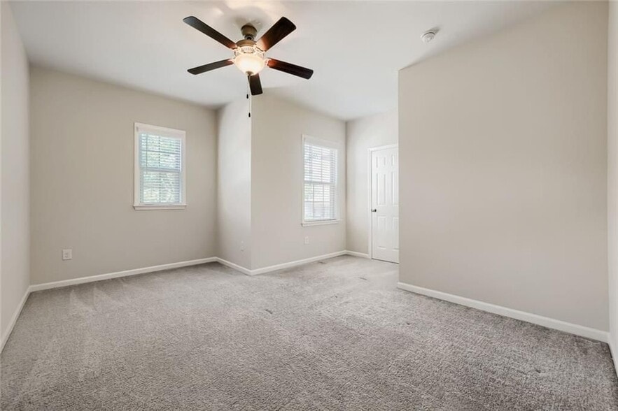 Building Photo - 2444 Norwood Dr SE