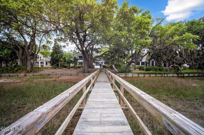 Building Photo - 32 Sparrow Nest Point