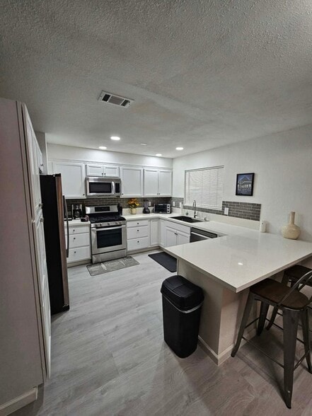 Building Photo - 52275 Avenida Vallejo