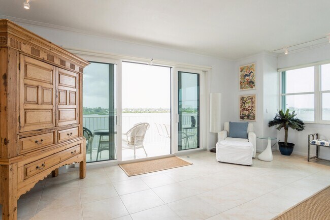 Building Photo - 2860 S Ocean Blvd