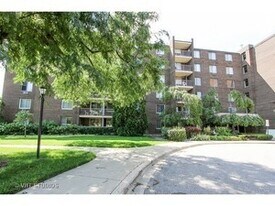 Building Photo - 225 S Rohlwing Rd