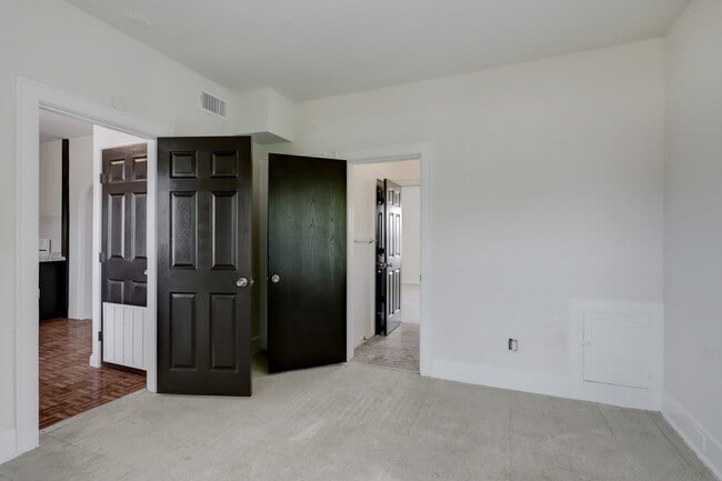 Building Photo - 3002 Isabella St