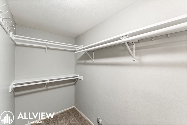 Building Photo - Beautifully Updated 2 Bed/2 Bath in Guard-...