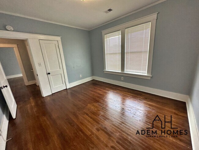 Building Photo - Recently Renovated Brick Home Minutes Away...