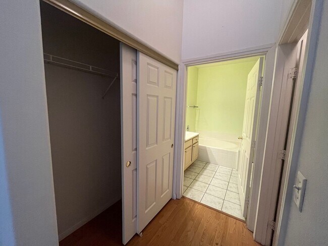 Building Photo - Sunny 2-Bed, 2-Bath in gated community!
