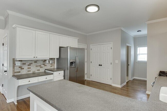 Building Photo - 1795 Lake Heights Cir
