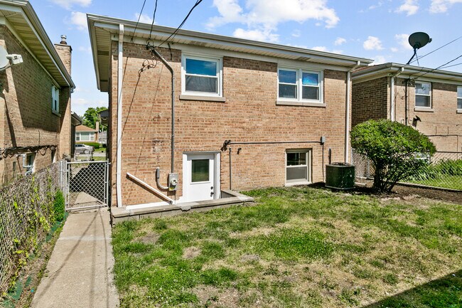 Building Photo - 7704 McVicker Ave