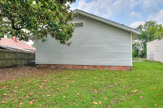 Building Photo - 106 Ellis St
