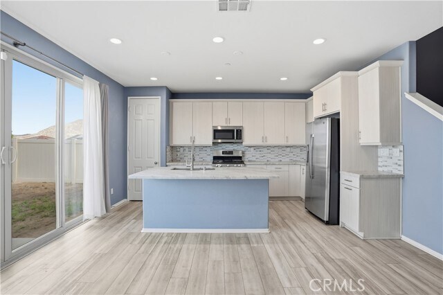 Building Photo - 574 Feeder St