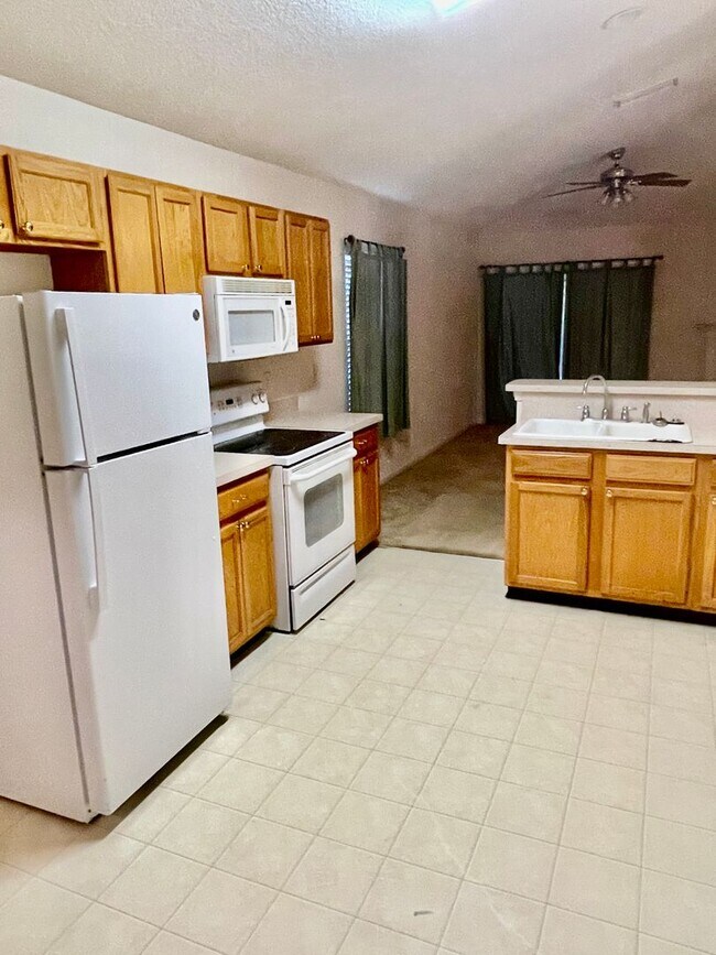 Building Photo - 96064 Piedmont Dr