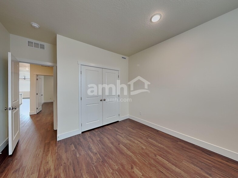 Building Photo - 2990 N Vigo Ave