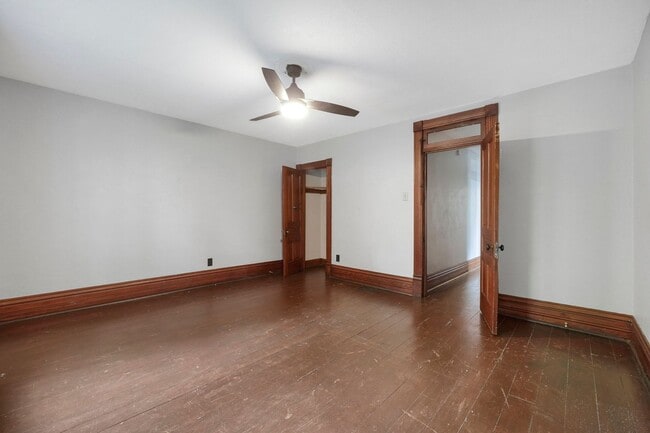 Building Photo - NEW LISTING -5 BEDROOM HOUSE!