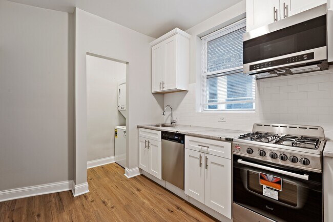 Building Photo - 3722 N Clark St