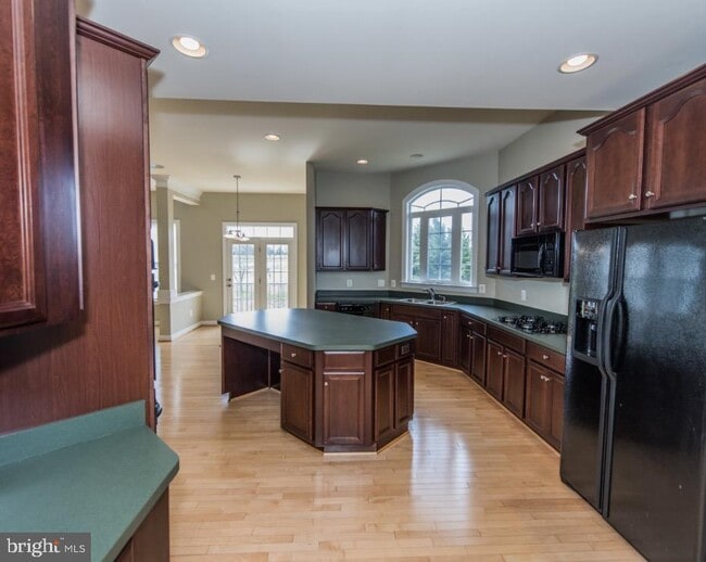 Building Photo - 29 Pathfinder Ct