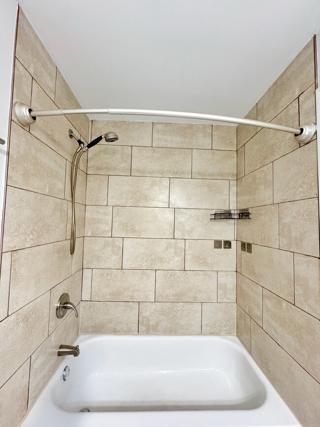 Building Photo - 576 Greystone Ln