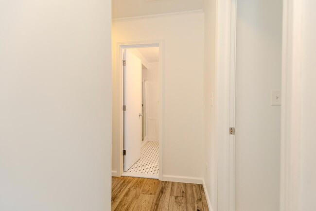 Building Photo - 725 Peninsula Ct