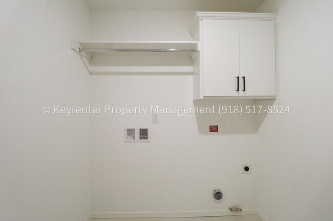 Building Photo - Stunning New Construction Simmons Home - 5 Bed 3 Bath - Pond View & Full Appliance Package!