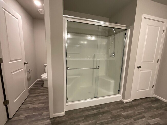 Building Photo - Beautiful 4 Bedroom, 2.5 Bath Home Availab...