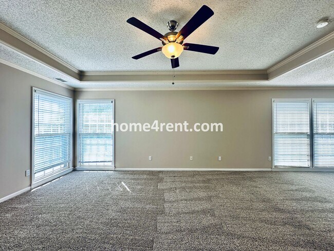 Building Photo - Beautiful, Spacious Home w/ Open Floor Pla...