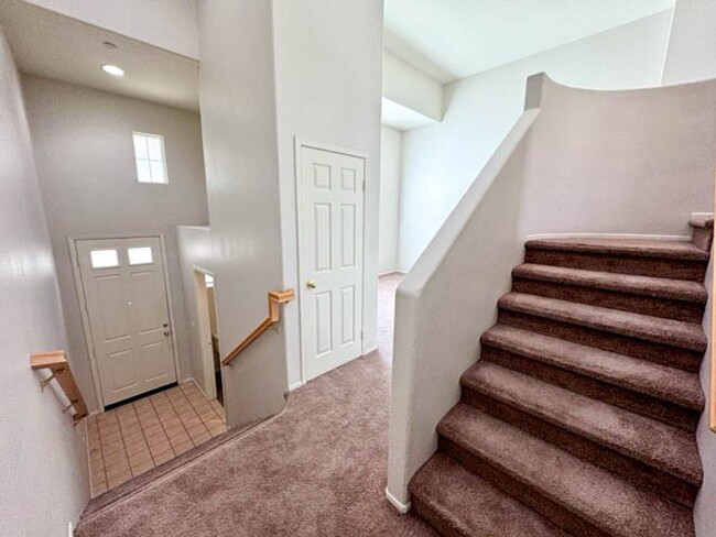 Building Photo - 3 bedroom Murrieta Condo in the gated Will...